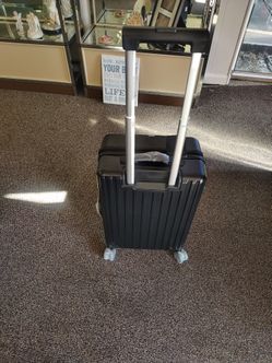 Monolith luggage bag