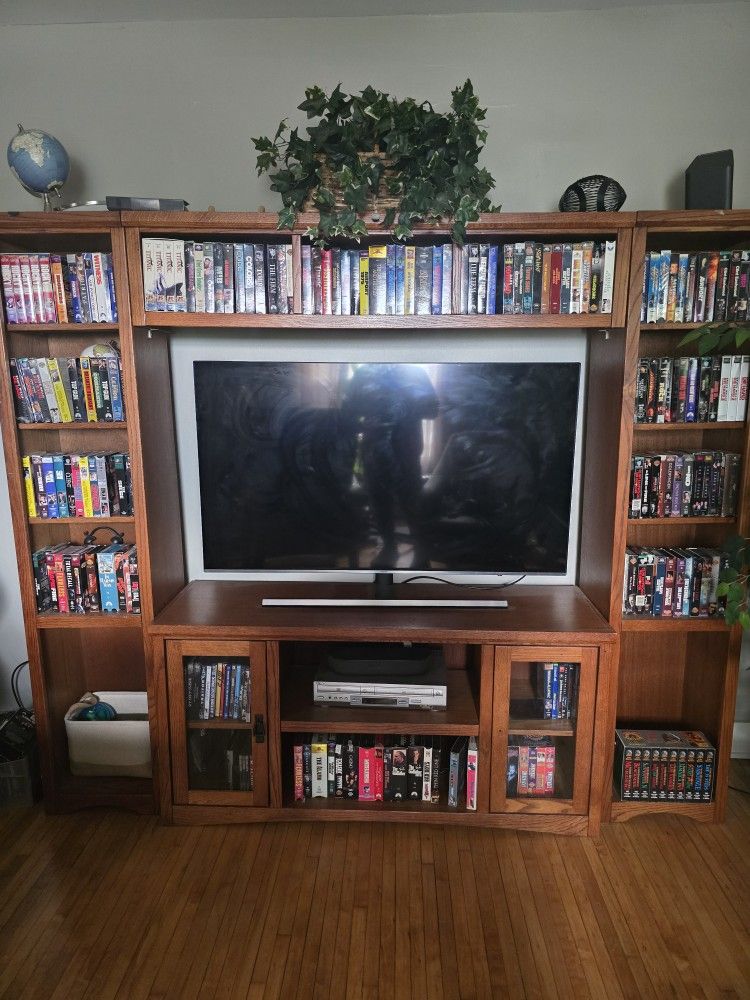 Oak TV stand w/ book Shelf.