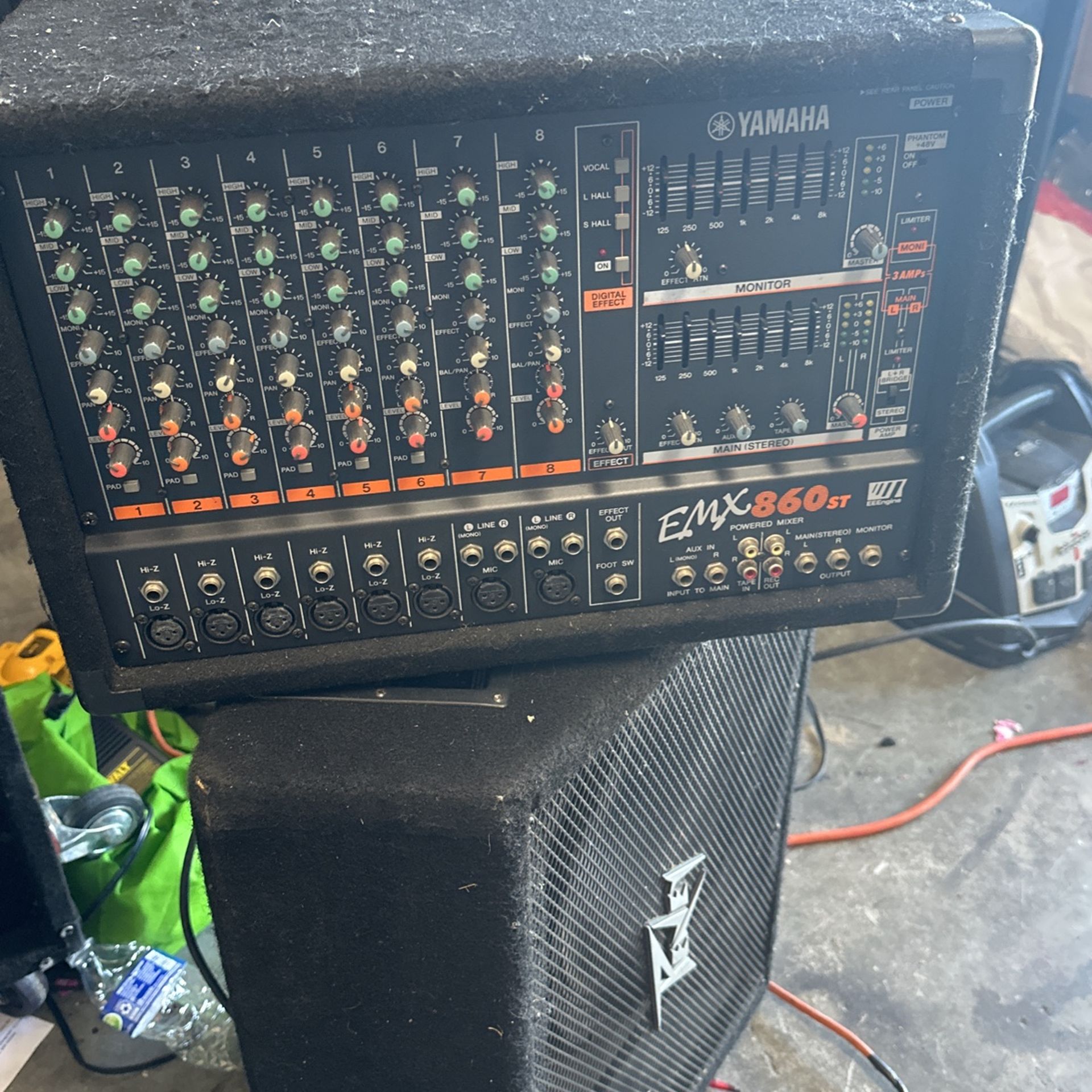 Very Nice Yamaha Mixer EMC860 St