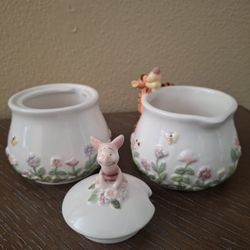 Creamer and Sugar Conteiners 