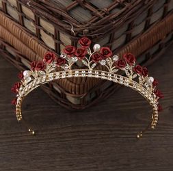 Gold Taira, with red roses and crystals
