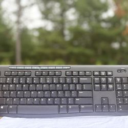 ⌨️ Logitech Wireless Keyboard Full Size with Numpad