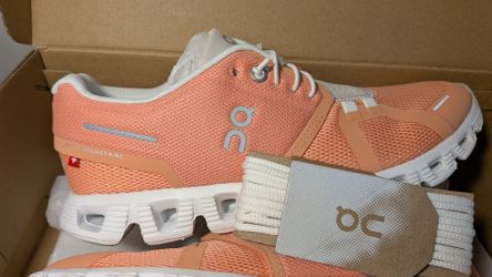 On Running Cloud Sneakers Salmon Pink Size 7 women ( Replacement Box)