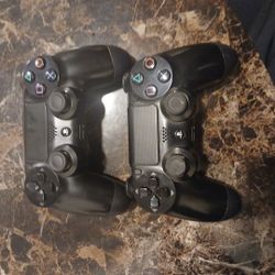 2x Ps4 Controllers 