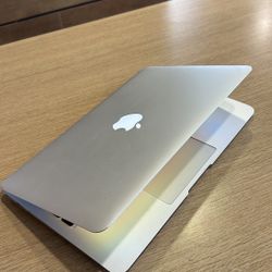 Apple MacBook Air 11” i5/4GB/128GB SSD $180 