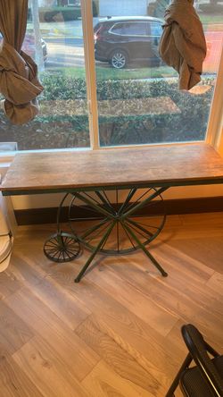 Cute decorative table!
