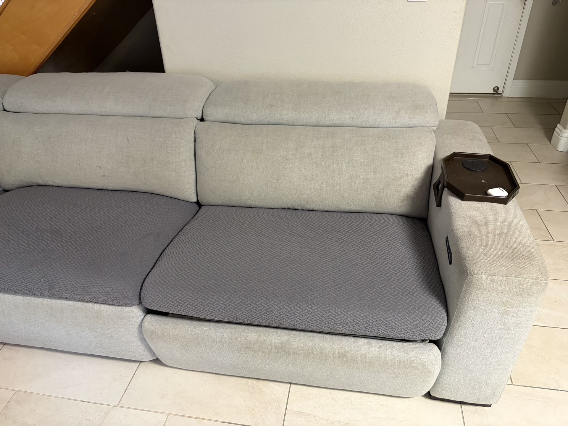 Gray Sectional/ Electronic Recline / Foot Rests