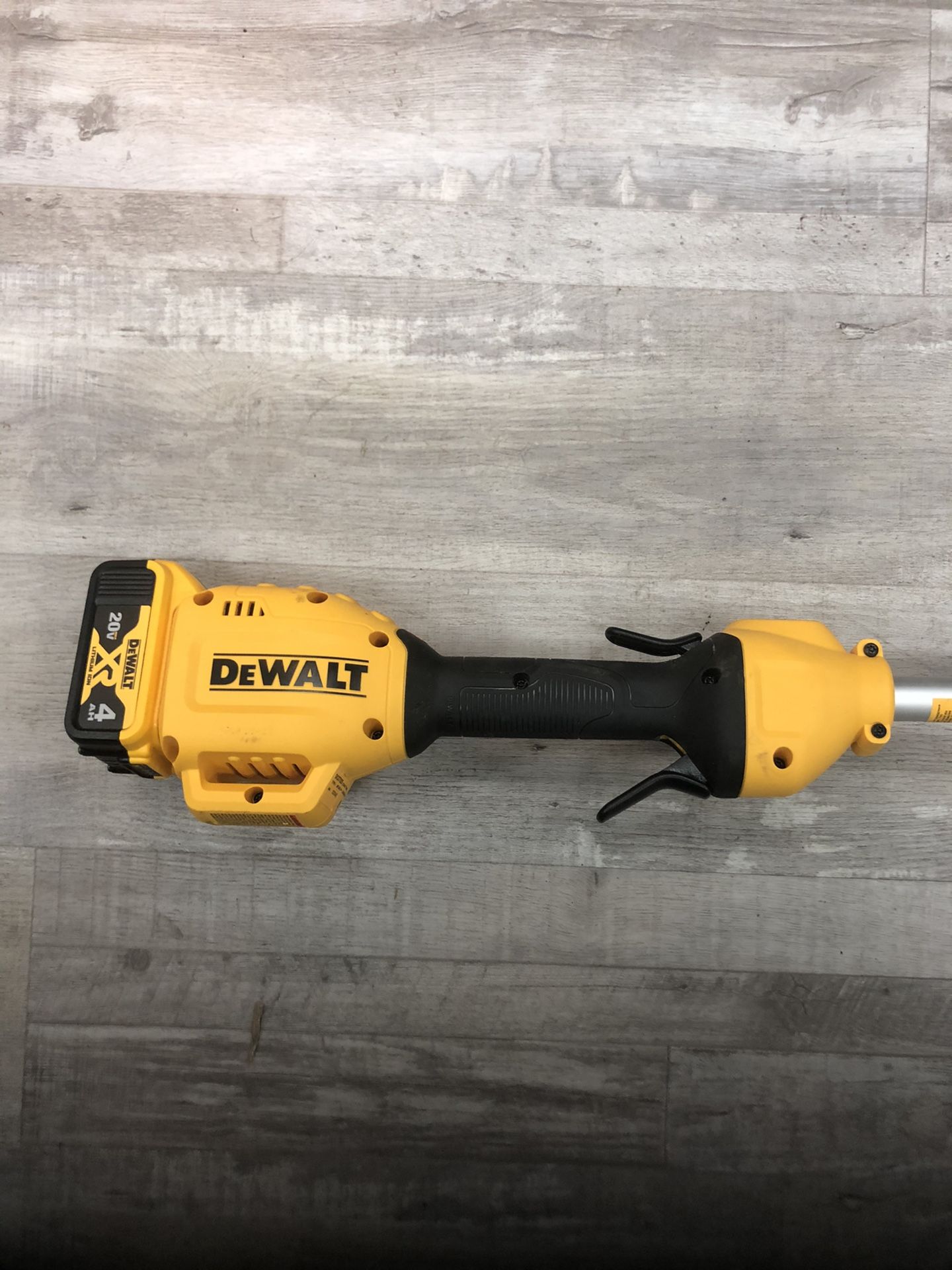 DEWALT DCST925 13" 20V MAX LithiumIon Cordless String Trimmer w
