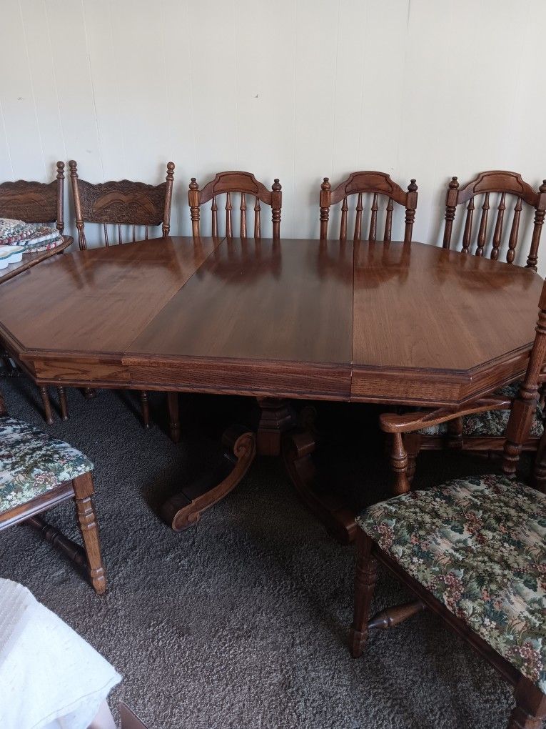 Vintage Thomasville Dining Room Table With 6 Chairs $300 OBO