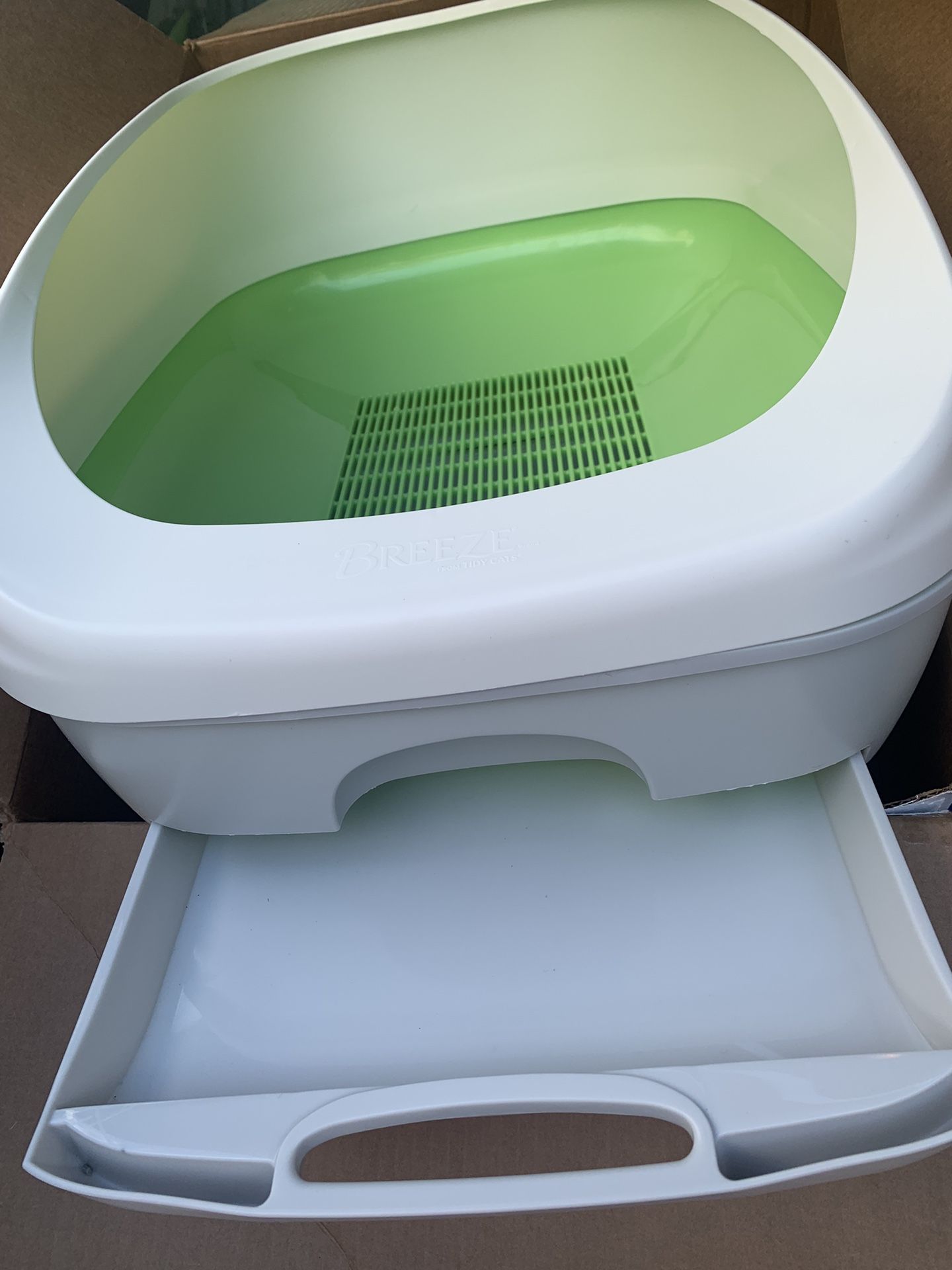 New Still In Box Litter Made Easy From Breeze. Retails $75 
