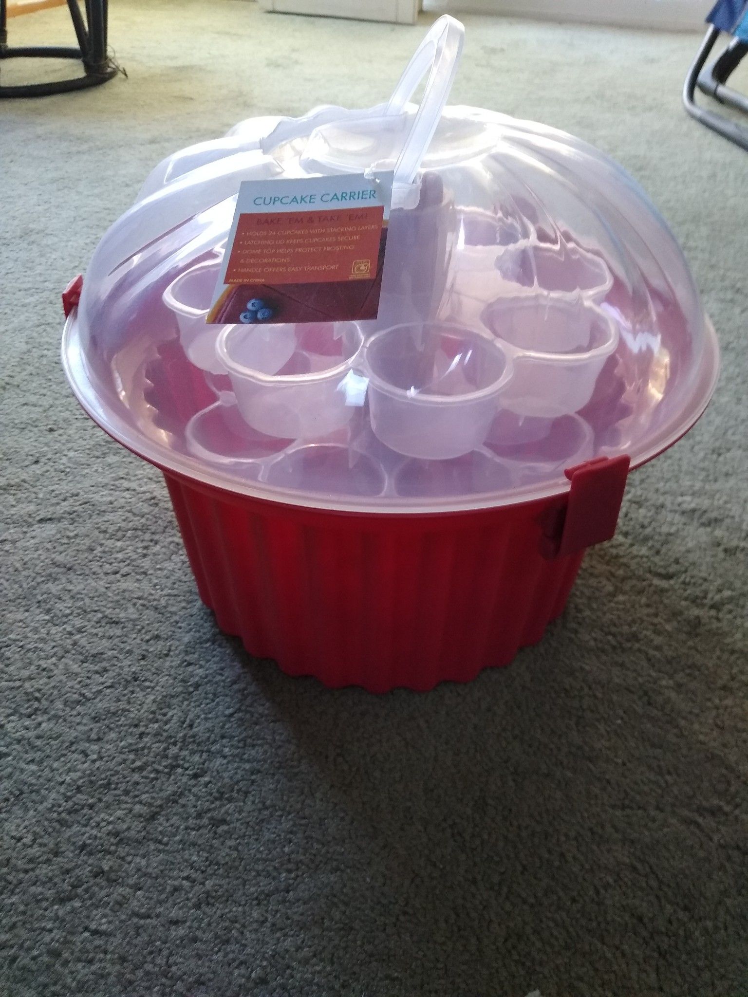 **PENDING**. HOLDER TRAY PLASTIC CARRIER TOTE SHAPE OF CUPCAKE DESSERT COOKING BAKING BAKE KITCHEN PARTYS EVENTS🧁🧁🧁