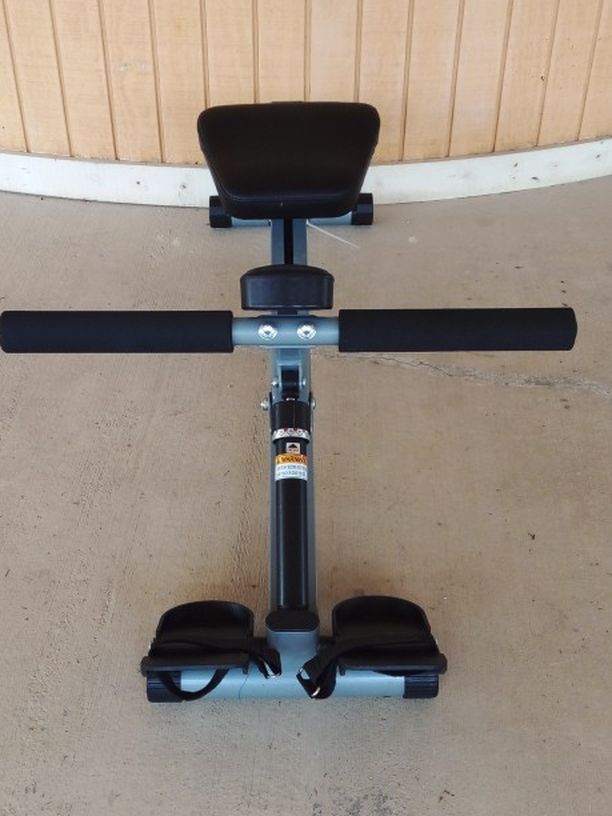 Seated back rowing exercise machine. Multiple levels of resistance, comes with built in clock, timer and counter.