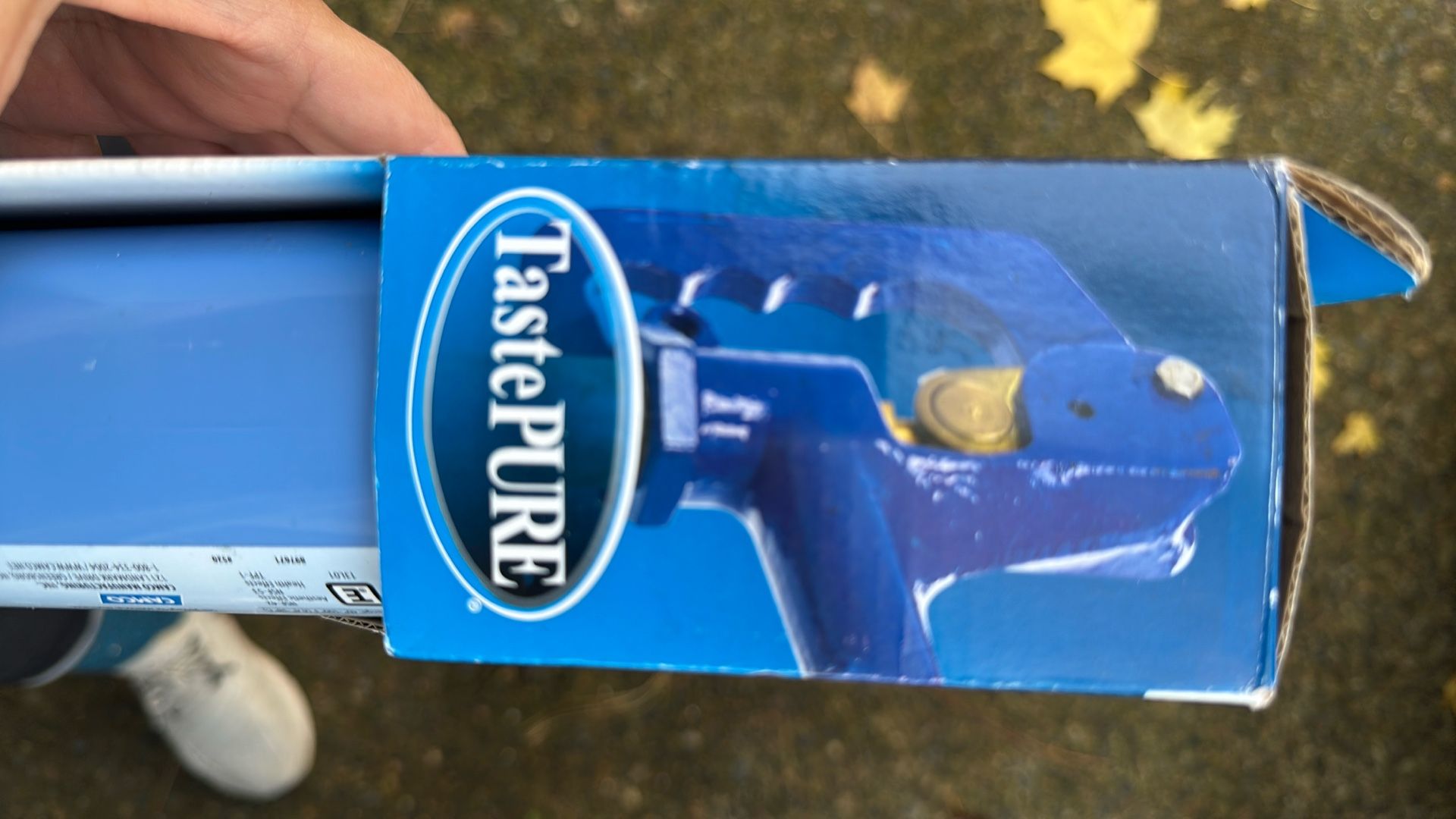 TastePURE RV/marine Water Filter + No Kink Hose Protector