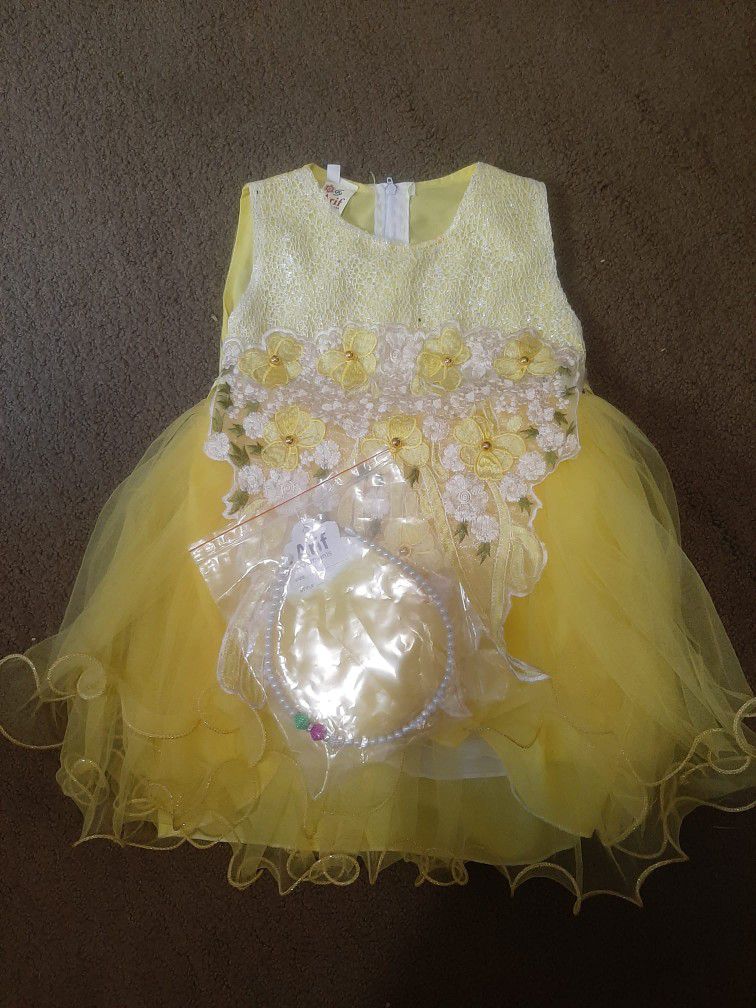 Gorgeous Yellow Dress With White Flowers And A Pearl Head Peice 