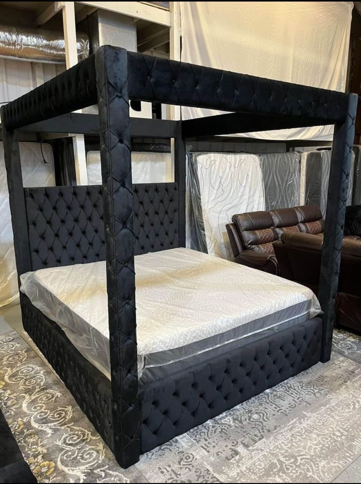 Canopy B e d In Black King Size 