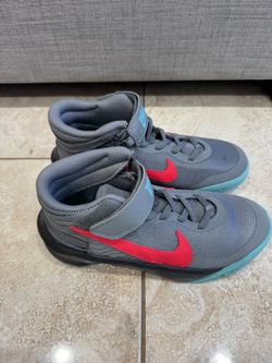 Nike Shoes Size 4