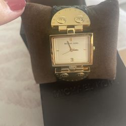 Michael Kors Leather Strap Watch 