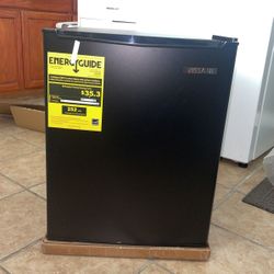 Unused Vissani Mini Fridge 