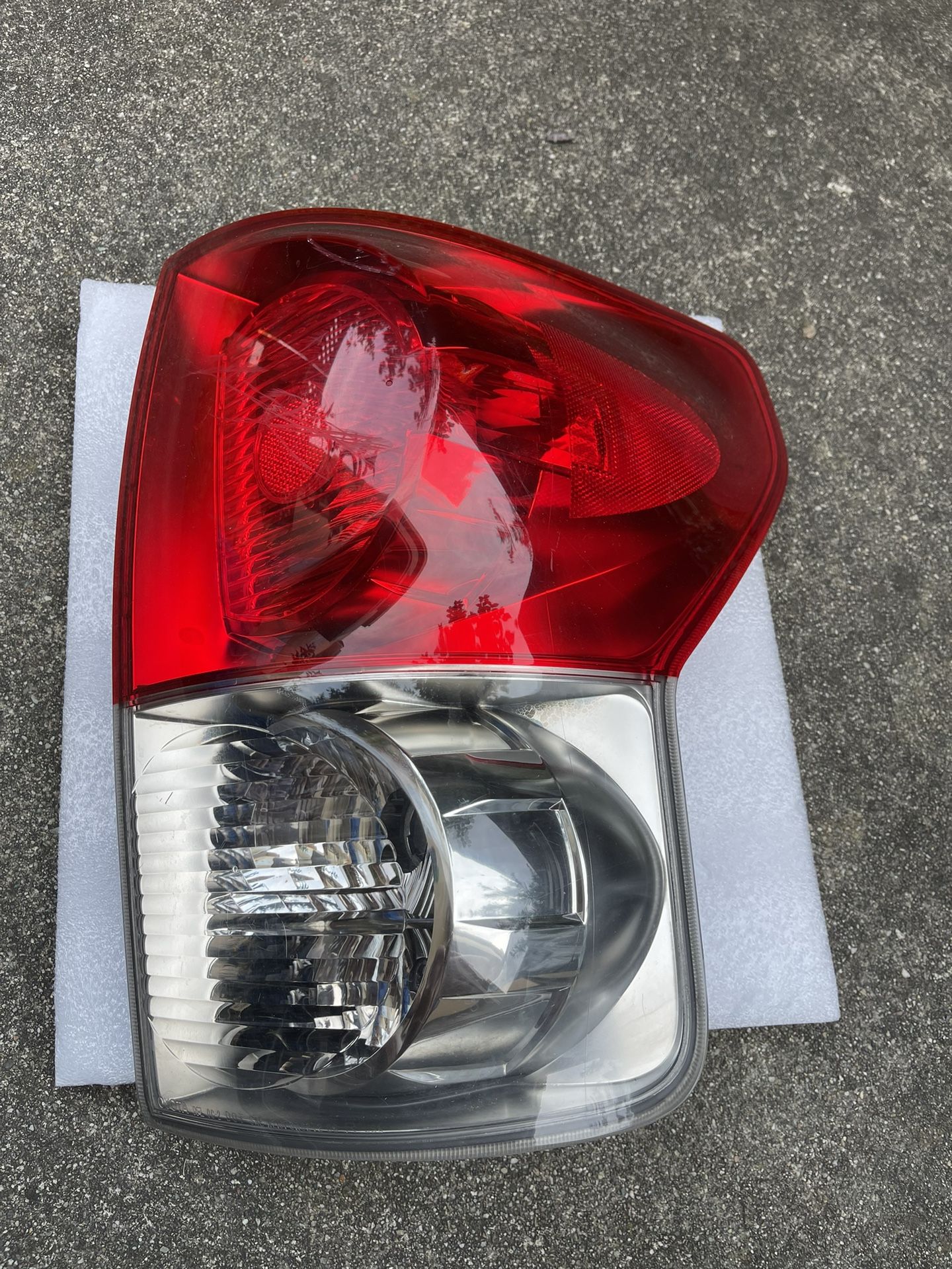 2007 - 2013 Toyota Tundra Passenger Taillight 