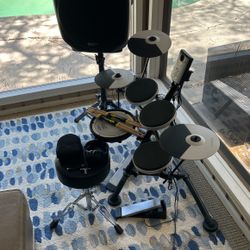 ROLAND TD-1KV V-Drums - Complete With Monitor And Cords