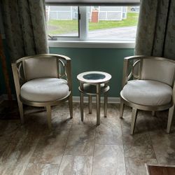 Boutique Table And Chair