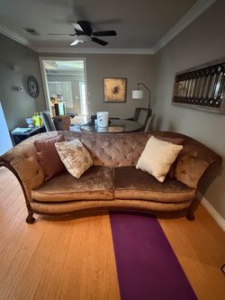 Vintage Tufted Velvet Curved Sofa