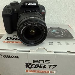 canon EOS rebel T17 & lots of accessories 