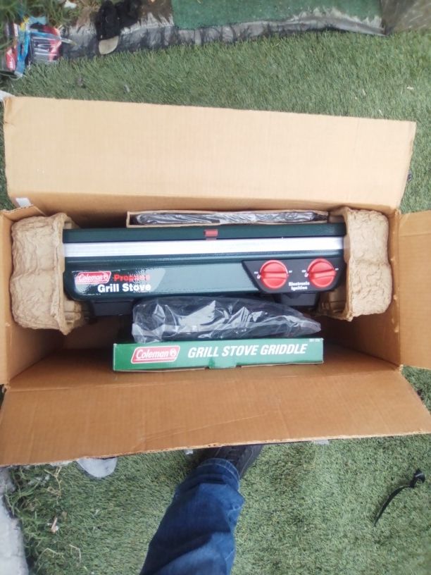Coleman Grill Stove Combo (NEW)