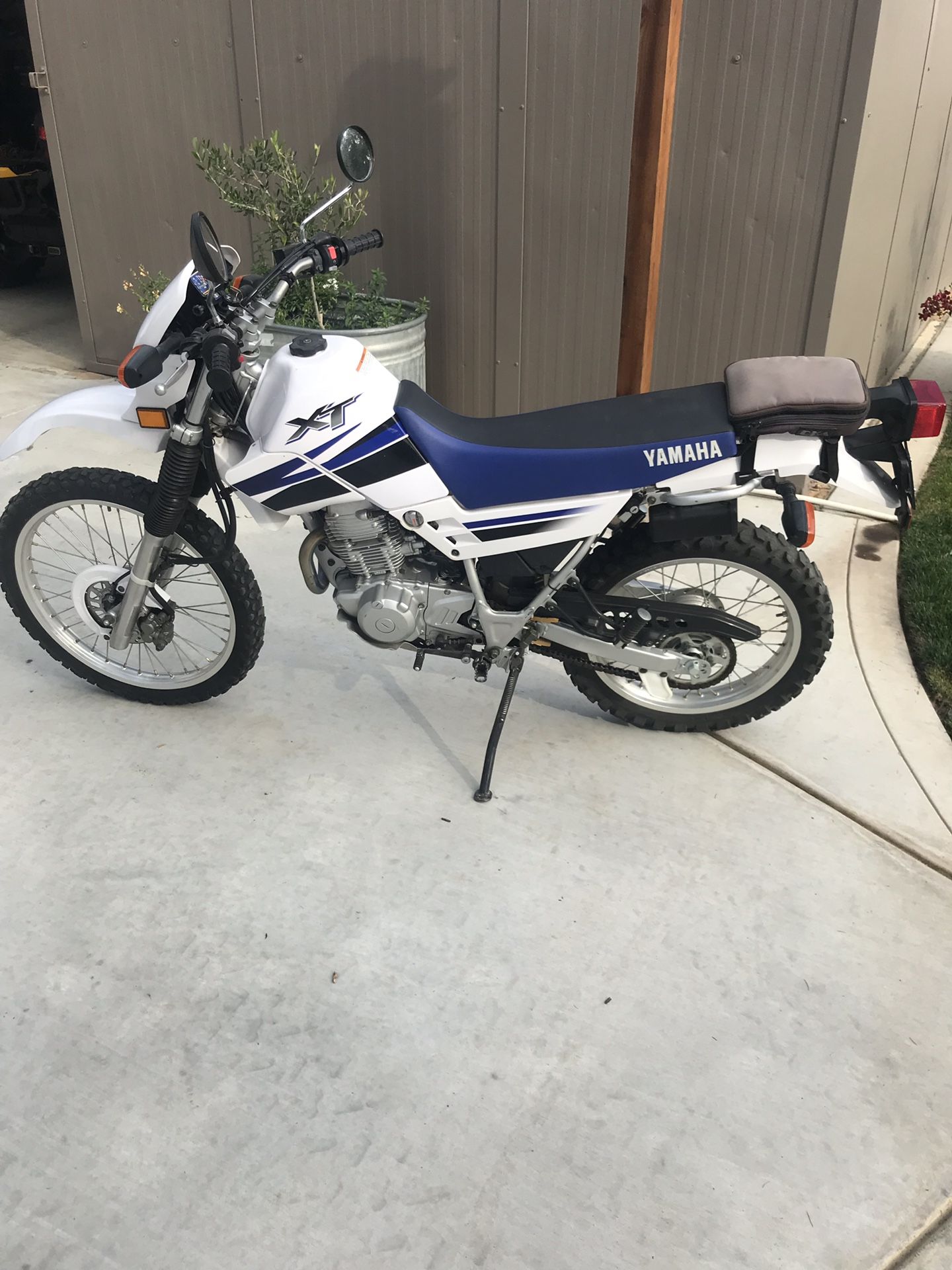 2002 Yamaha XT225 motorcycle