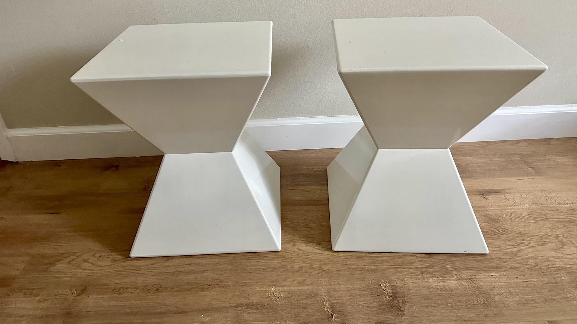 Modern Metal White End Tables (2x)