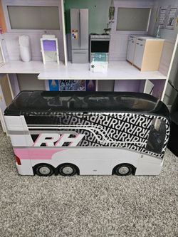 Rainbow High music van