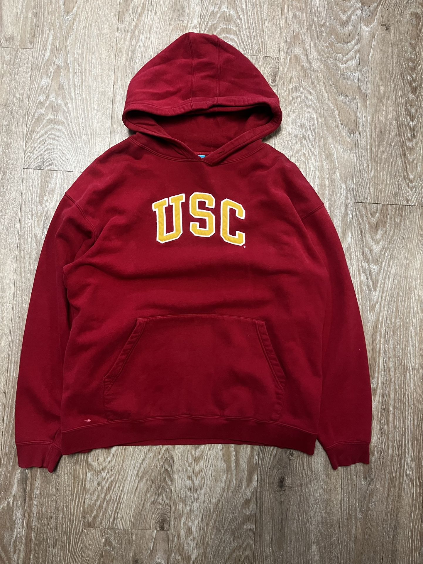 Vintage USC Trojans hoodie in red and yellow with embroidered logo #USC #Trojans