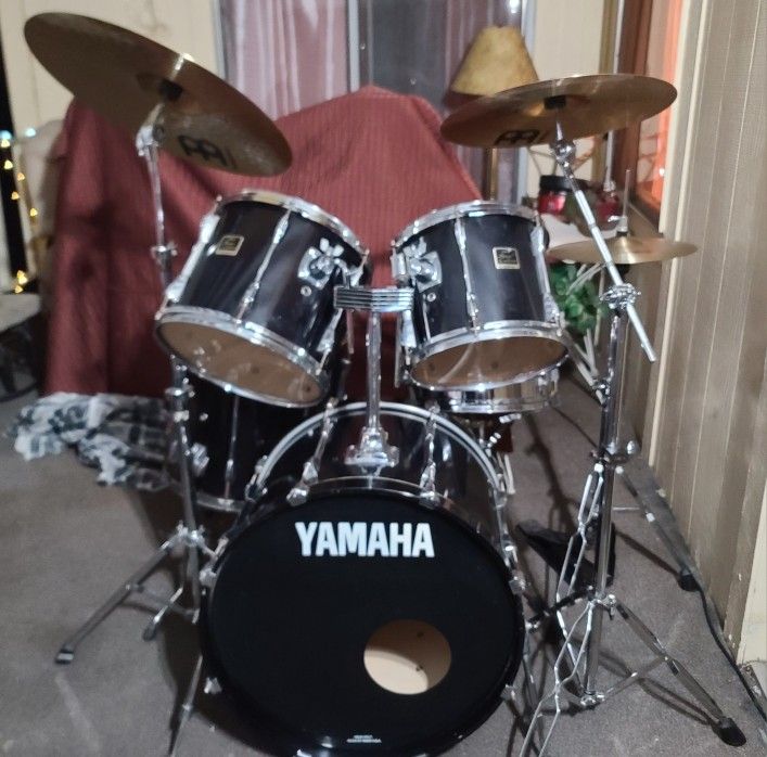5 Pc YAMAHA Stage Custom Drum Set 100% Birch Complete w Bass Pedal, Cymbals & Hi-Hats, Hardware & or Stands, Drum Sticks & a Drum Tuning Key $440 OBO