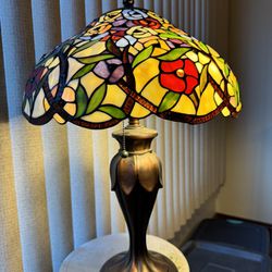 Tiffany Style Stained Glass And Lead Table Lamp 