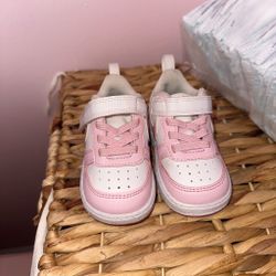 Pink Nike toddler shoes