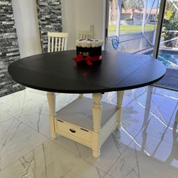 Big Dinning Table + 4 Stools 