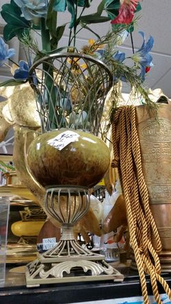 2 ft. Vase.. flowers...