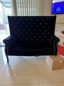 I Have This Beautiful Bench Needs One Leg You Can Change All 4 Legas Easy To Do That Asking $200 If I Fixed It $300 Cash 