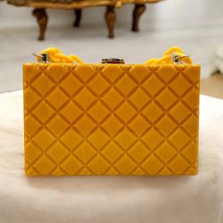 🔥 Flash Sale! Acrylic Clutch Purse with Hand Chain – Stylish & Functional! 🔥