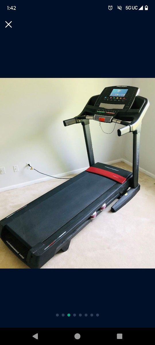 PROFORM PERFORMANCE 1450 TREADMILL ( LIKE NEW & DELIVERY AVAILABLE TODAY)