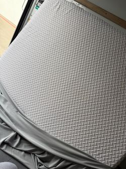 QUEEN MATTRESS