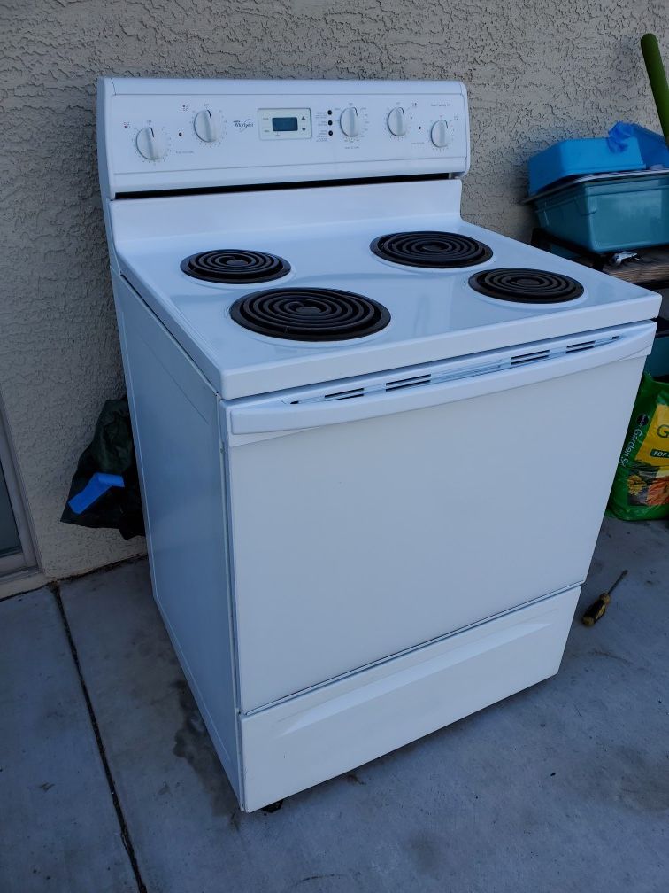 **(FREE)**Whirlpool super capacity 465 electric range (GOOD CONDITION