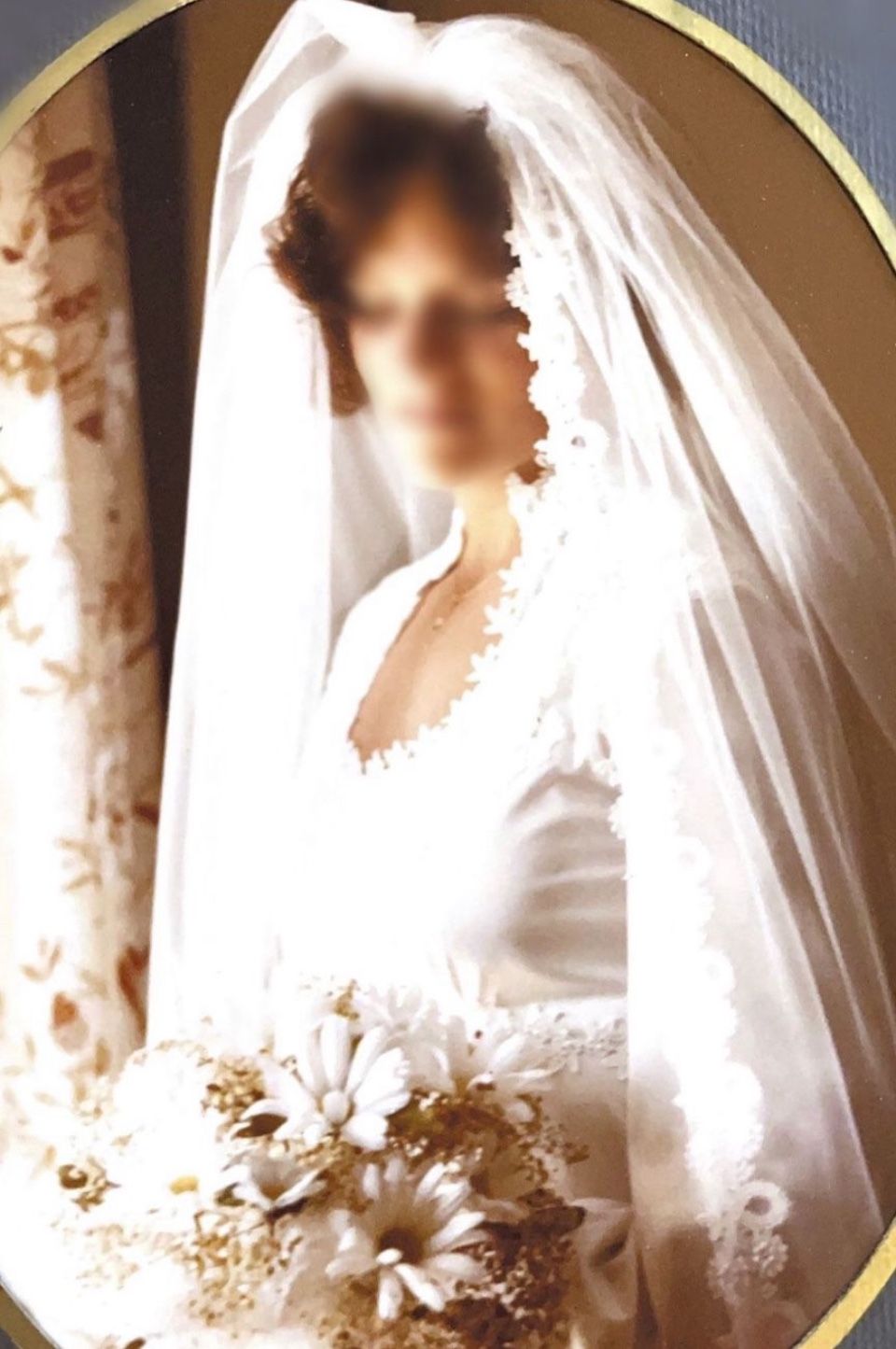 Now Discounted!! Daisy Details Wedding Gown