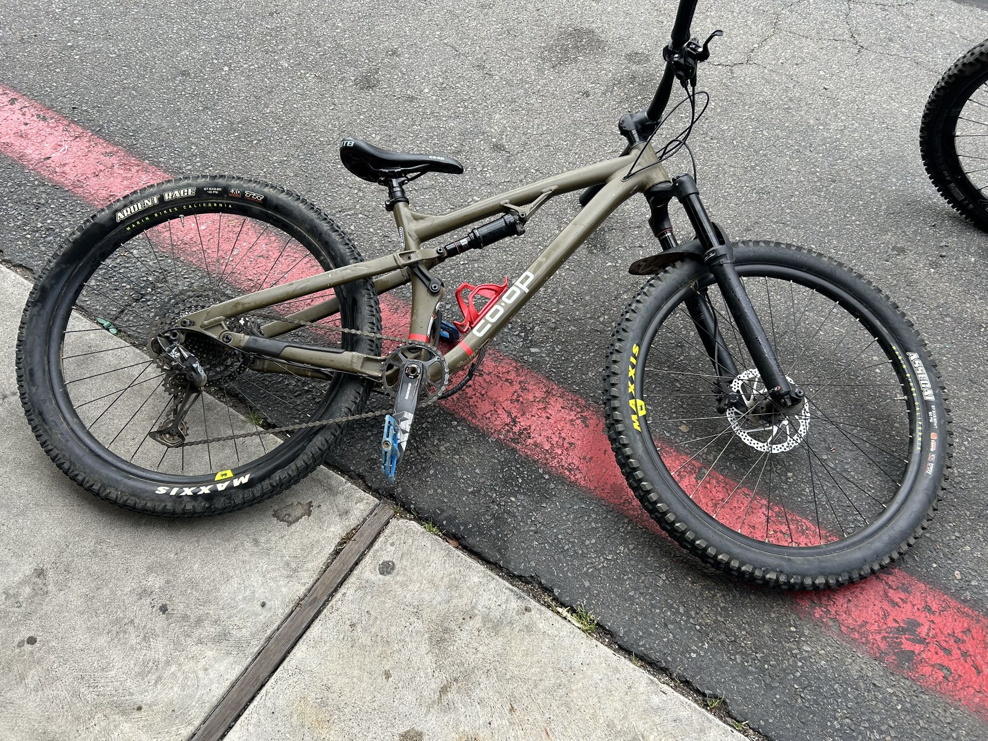 Small Frame Bike REI Co-op Drt 3.2 Small Frame Bike 27.5 for Sale in Oceanside, CA - OfferUp