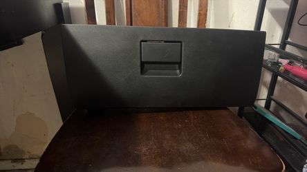 Glove box