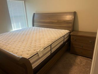 5 Pc King Bedroom set in mint condition