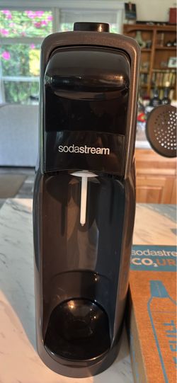 Sodastream with 3 canisters, 2 are NIB