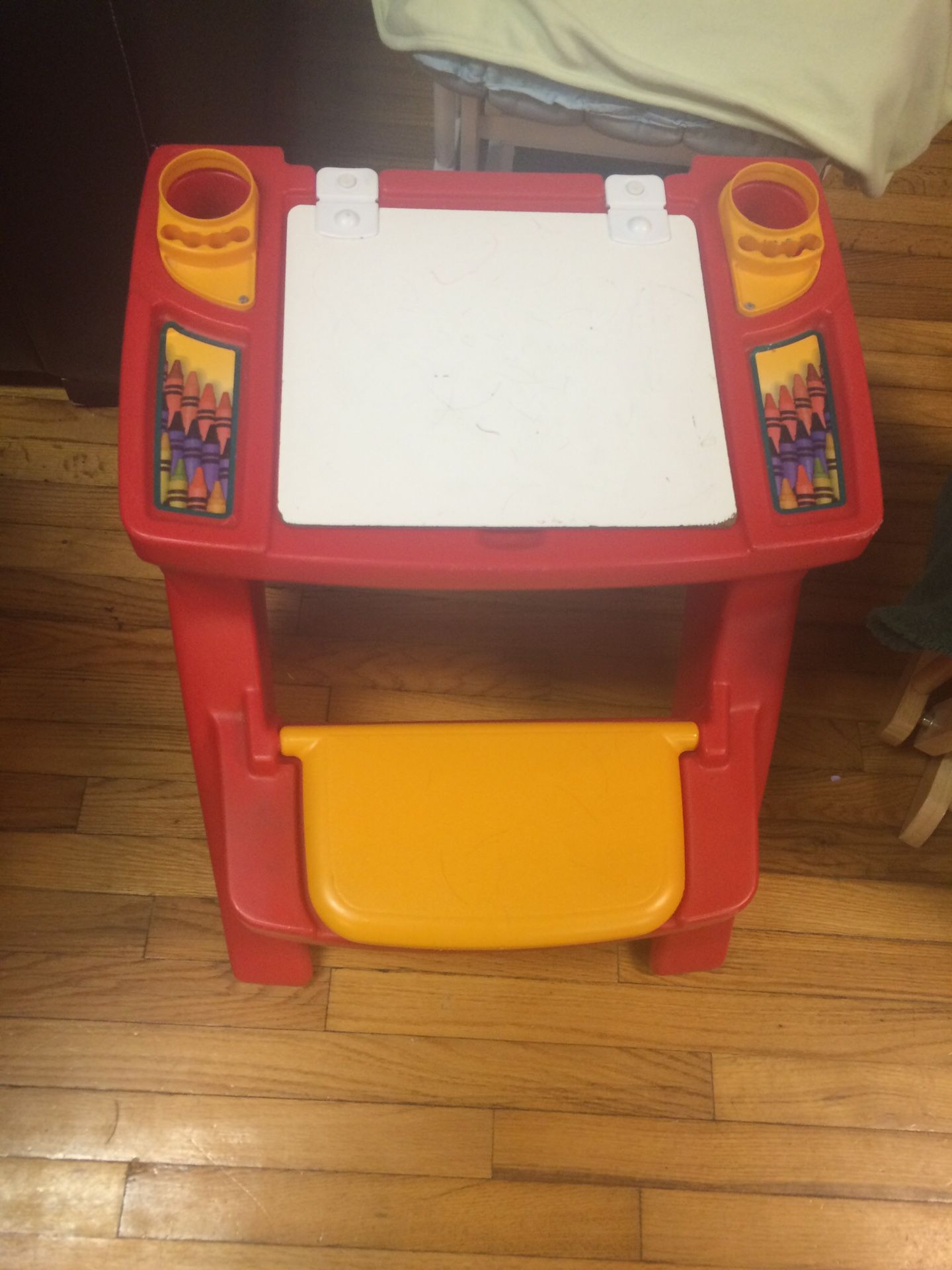 Kids desk