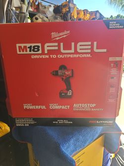 Milwaukee M18 FUEL Hammer Drill/Driver Kit
