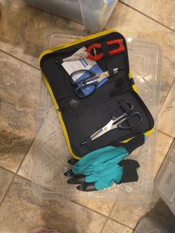 Scissors Set with Carrying Case and Gloves